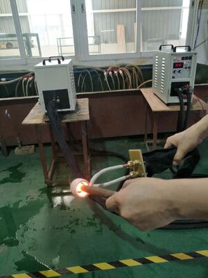 IGBT draagbare hoogfrequente inductieverwarmingsmachine met 2m flexibele HF-40kw
